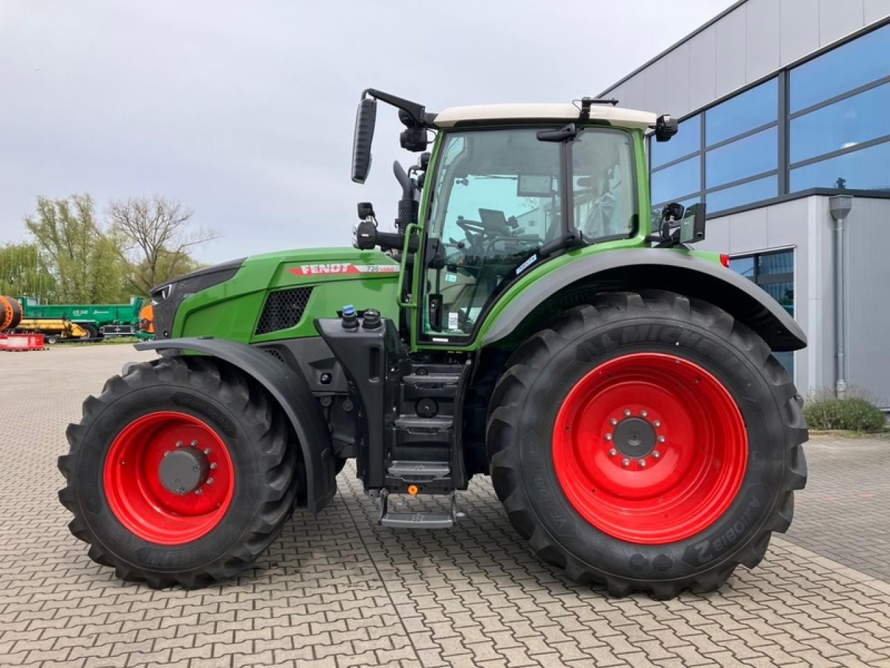 Fendt VARIO726 GEN 7 PROFI PLUS SET 2 - Traktor: foto 2 Fendt VARIO726 GEN 7 PROFI PLUS SET 2 - Traktor: foto 2