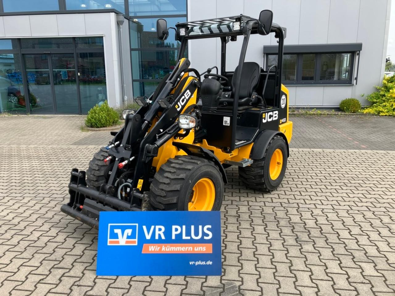 JCB 403 AGRI SMART POWER EURO-AUFNAHME - Fadrom me goma: foto 1 JCB 403 AGRI SMART POWER EURO-AUFNAHME - Fadrom me goma: foto 1