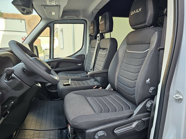 IVECO Daily 35S18HA8V DOKA Hi-Matic 12m³ 2xSchiebetür - Furgon, Kamioncine dopio kabinë: foto 3 IVECO Daily 35S18HA8V DOKA Hi-Matic 12m³ 2xSchiebetür - Furgon, Kamioncine dopio kabinë: foto 3