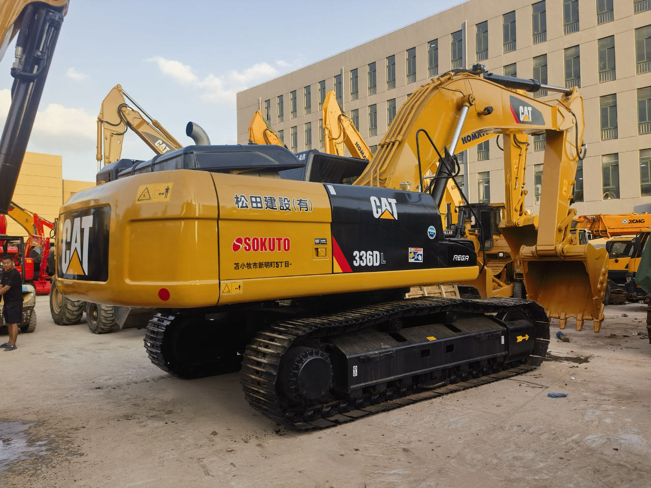 CAT 336DL Excavator - Ekskavator me zinxhirë: foto 1 CAT 336DL Excavator - Ekskavator me zinxhirë: foto 1