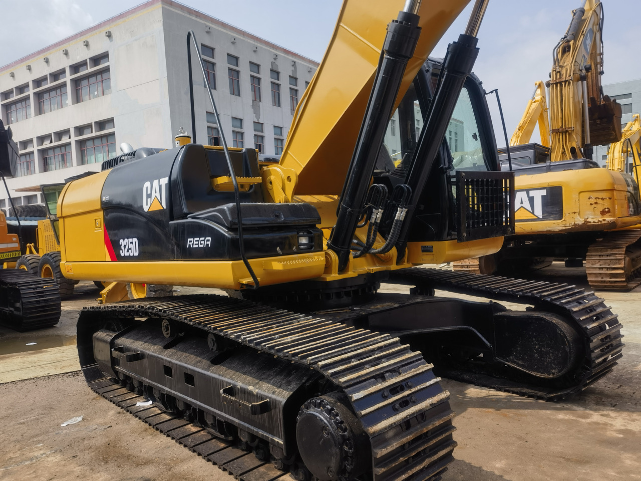CATERPILLAR CAT 325D Excavator - Ekskavator me zinxhirë: foto 4 CATERPILLAR CAT 325D Excavator - Ekskavator me zinxhirë: foto 4
