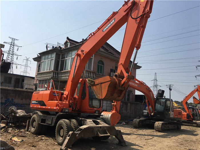 Doosan DH210w-7 wheel excavator - Ekskavator me goma: foto 5 Doosan DH210w-7 wheel excavator - Ekskavator me goma: foto 5