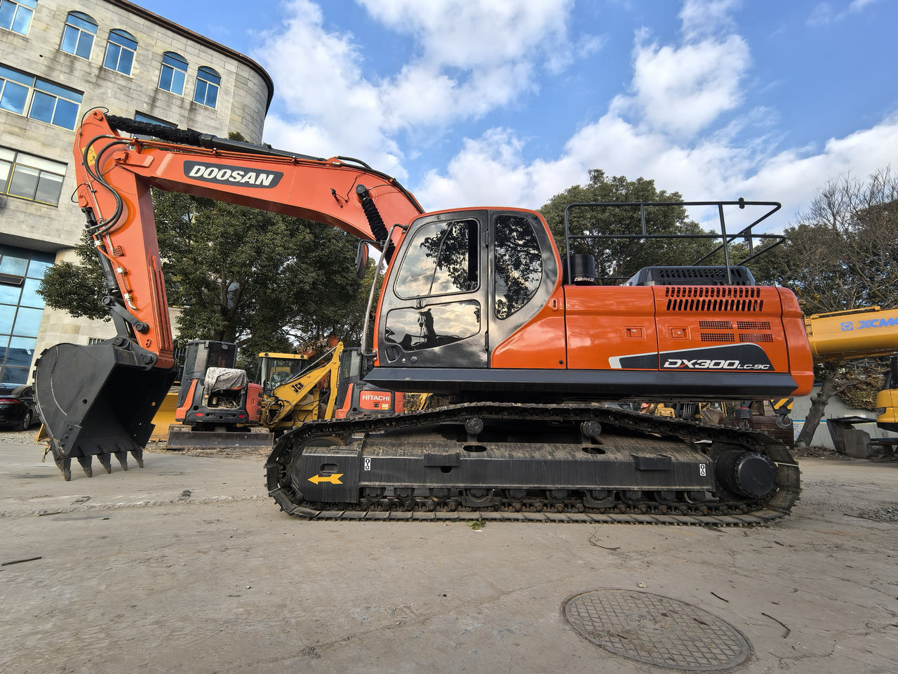 Doosan DX300LC-9C Crawler Excavator - Ekskavator me zinxhirë: foto 1 Doosan DX300LC-9C Crawler Excavator - Ekskavator me zinxhirë: foto 1