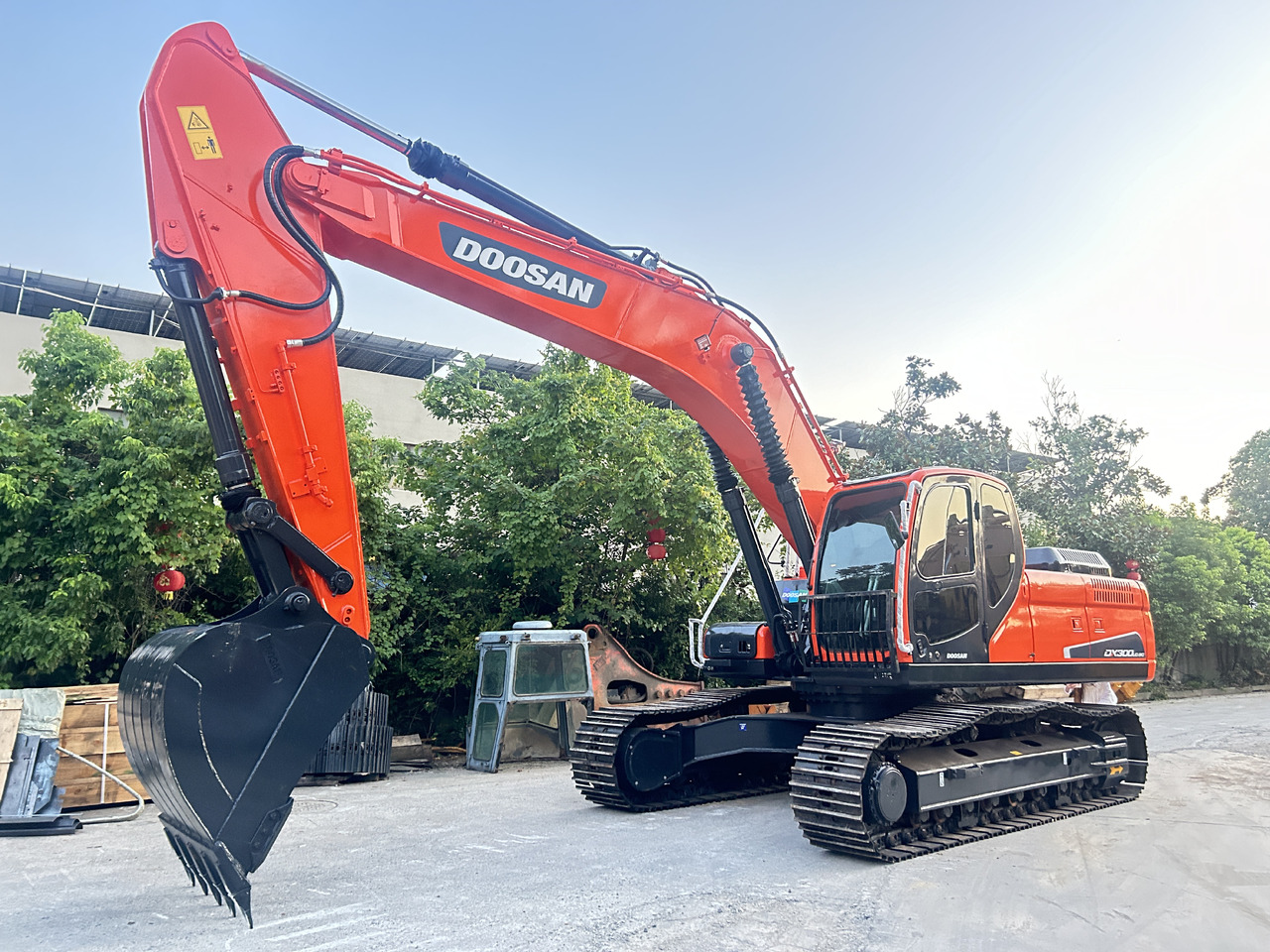 Doosan DX300LC Crawler Excavator - Ekskavator me zinxhirë: foto 1 Doosan DX300LC Crawler Excavator - Ekskavator me zinxhirë: foto 1