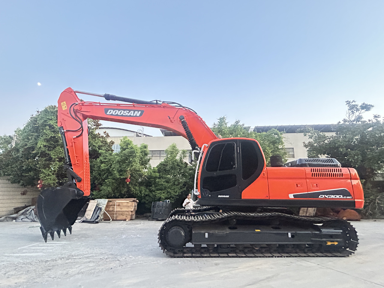 Doosan DX300LC Crawler Excavator - Ekskavator me zinxhirë: foto 3 Doosan DX300LC Crawler Excavator - Ekskavator me zinxhirë: foto 3