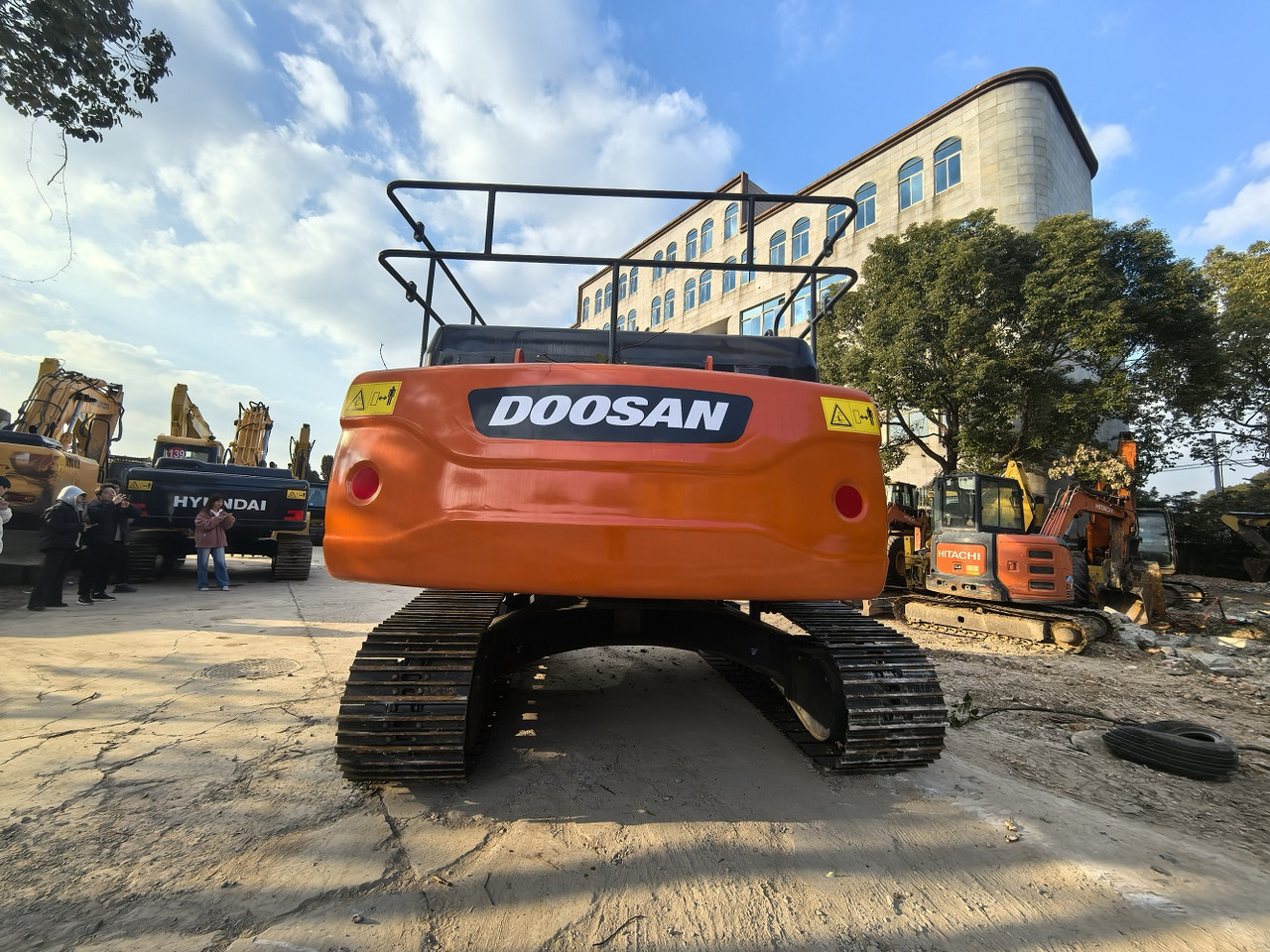 Doosan DX300LC Crawler Excavator - Ekskavator me zinxhirë: foto 5 Doosan DX300LC Crawler Excavator - Ekskavator me zinxhirë: foto 5
