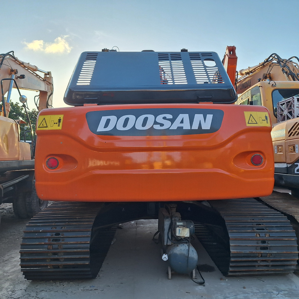 Doosan Dx225LC-9C Crawler Excavator - Ekskavator me zinxhirë: foto 1 Doosan Dx225LC-9C Crawler Excavator - Ekskavator me zinxhirë: foto 1
