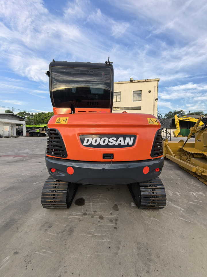 Doosan Dx60 Crawler Excavator - Ekskavator me zinxhirë: foto 2 Doosan Dx60 Crawler Excavator - Ekskavator me zinxhirë: foto 2