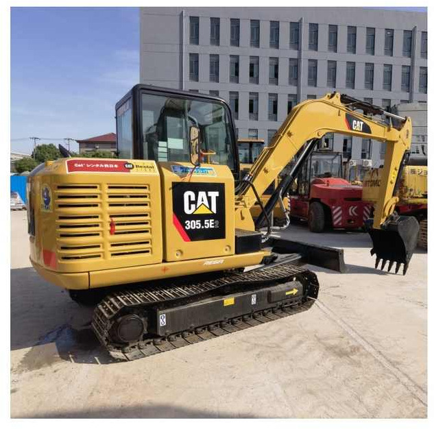 For sale with a low hours offer original used CAT305.5 5TON excavator mini digger cat 305 305.5E 305.5E2 for sale - Ekskavator me zinxhirë: foto 1 For sale with a low hours offer original used CAT305.5 5TON excavator mini digger cat 305 305.5E 305.5E2 for sale - Ekskavator me zinxhirë: foto 1