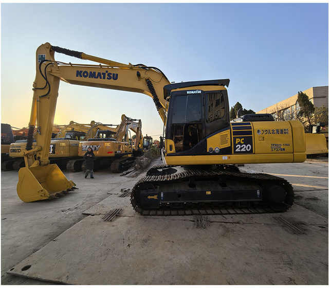 High Quality Used 22 ton Excavator komatsu pc220 Tracked Excavators komatsu excavator used japan in cheap price - Ekskavator me zinxhirë: foto 1 High Quality Used 22 ton Excavator komatsu pc220 Tracked Excavators komatsu excavator used japan in cheap price - Ekskavator me zinxhirë: foto 1