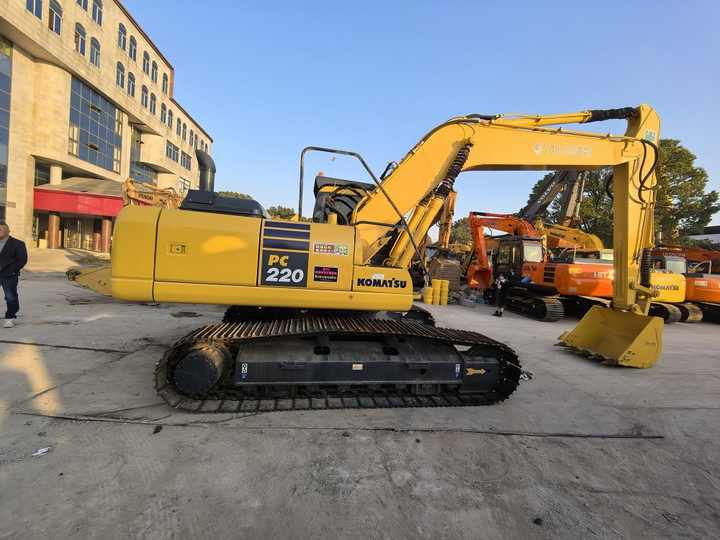 High Quality Used 22 ton Excavator komatsu pc220 Tracked Excavators komatsu excavator used japan in cheap price - Ekskavator me zinxhirë: foto 5 High Quality Used 22 ton Excavator komatsu pc220 Tracked Excavators komatsu excavator used japan in cheap price - Ekskavator me zinxhirë: foto 5