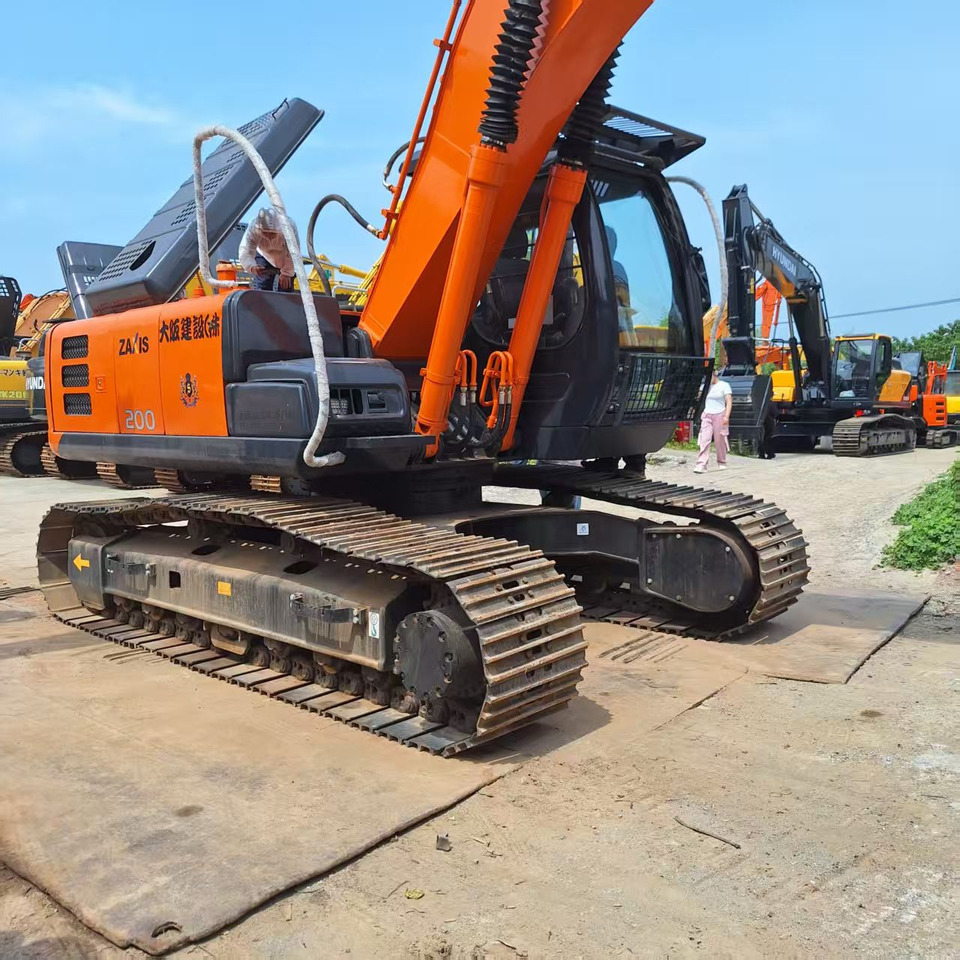 Hitachi ZX200 Excavator - Ekskavator me zinxhirë: foto 3 Hitachi ZX200 Excavator - Ekskavator me zinxhirë: foto 3