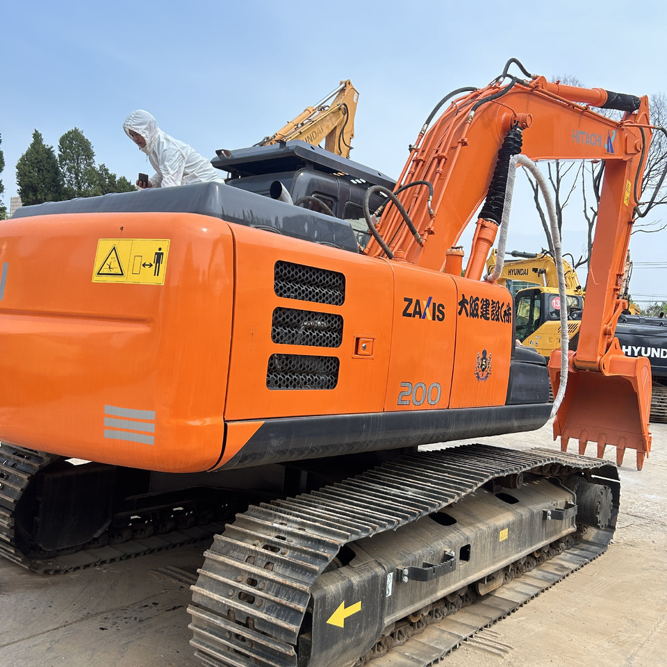 Hitachi ZX200 Excavator - Ekskavator me zinxhirë: foto 1 Hitachi ZX200 Excavator - Ekskavator me zinxhirë: foto 1