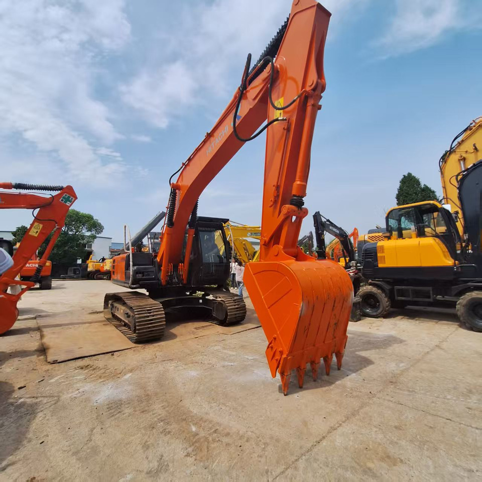 Hitachi ZX200G Excavator - Ekskavator me zinxhirë: foto 4 Hitachi ZX200G Excavator - Ekskavator me zinxhirë: foto 4