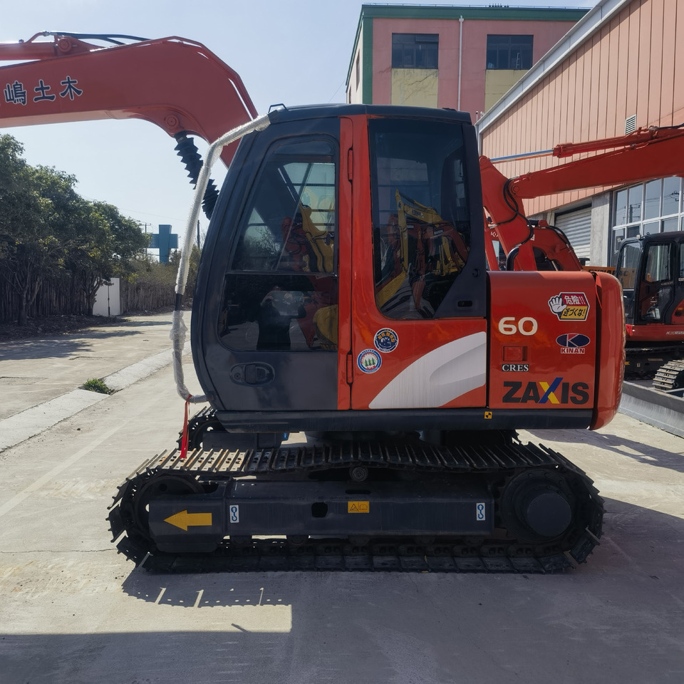 Hitachi ZX60 Excavator - Ekskavator me zinxhirë: foto 3 Hitachi ZX60 Excavator - Ekskavator me zinxhirë: foto 3