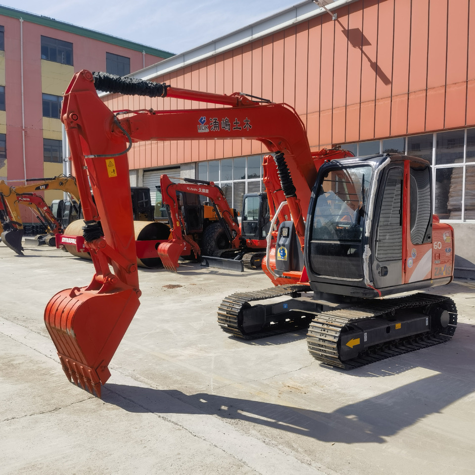 Hitachi ZX60 Excavator - Ekskavator me zinxhirë: foto 1 Hitachi ZX60 Excavator - Ekskavator me zinxhirë: foto 1