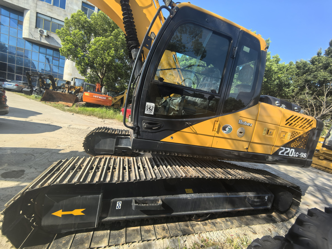 Hyundai 220lc-9s excavator - Ekskavator me goma: foto 1 Hyundai 220lc-9s excavator - Ekskavator me goma: foto 1