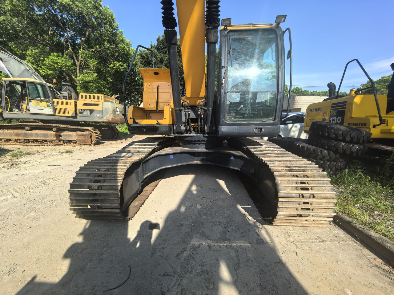 Hyundai 220lc-9s excavator - Ekskavator me goma: foto 5 Hyundai 220lc-9s excavator - Ekskavator me goma: foto 5