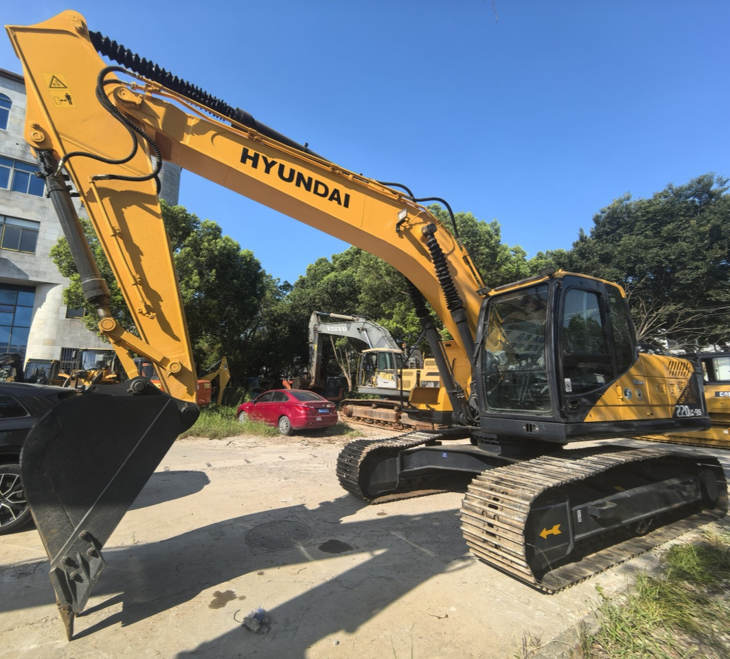 Hyundai 220lc-9s excavator - Ekskavator me goma: foto 3 Hyundai 220lc-9s excavator - Ekskavator me goma: foto 3