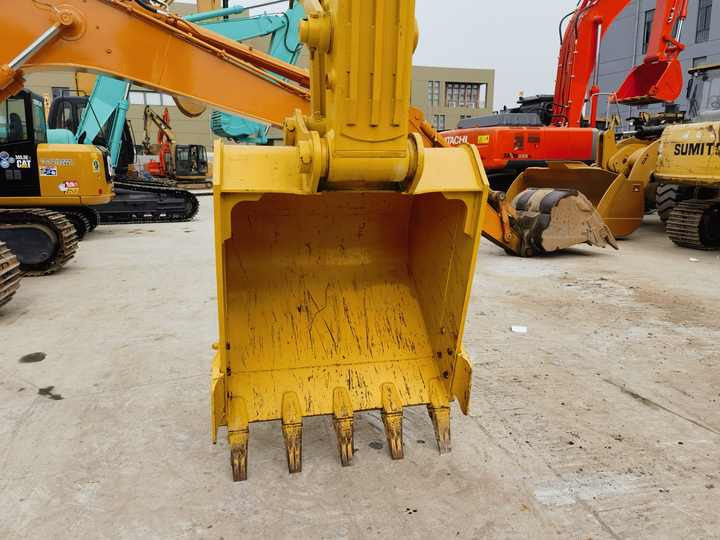 Komatsu PC 220-8 Excavator - Ekskavator me zinxhirë: foto 4 Komatsu PC 220-8 Excavator - Ekskavator me zinxhirë: foto 4