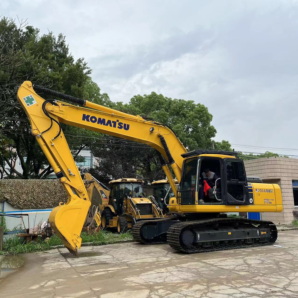 Komatsu PC 220-8 Excavator - Ekskavator me zinxhirë: foto 4 Komatsu PC 220-8 Excavator - Ekskavator me zinxhirë: foto 4