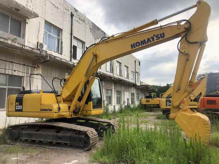 Komatsu PC220-7 - Ekskavator me zinxhirë: foto 4 Komatsu PC220-7 - Ekskavator me zinxhirë: foto 4