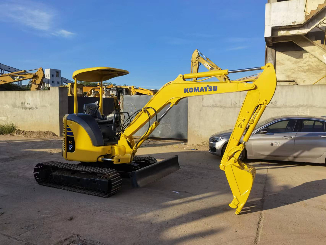 Komatsu PC30 Excavator - Ekskavator me zinxhirë: foto 1 Komatsu PC30 Excavator - Ekskavator me zinxhirë: foto 1