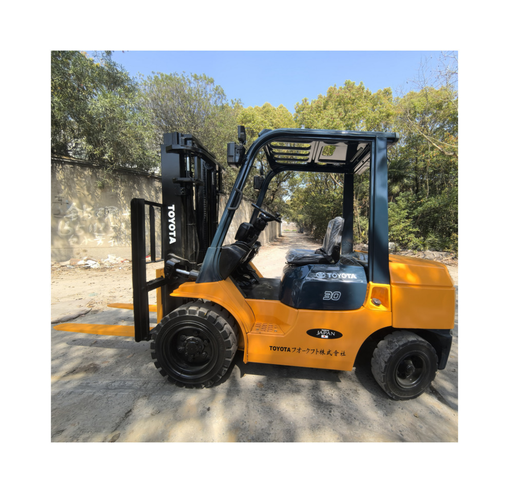 Toyota FD30 Forklift - Pirun më naftë: foto 1 Toyota FD30 Forklift - Pirun më naftë: foto 1