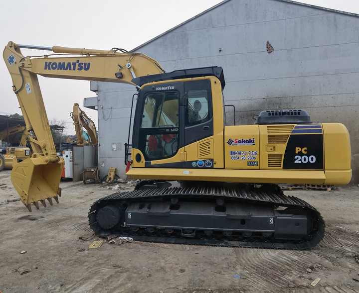 Used Komatsu Excavator machine japan komatsu PC200-8 PC220-8 hydraulic crawler used excavator - Ekskavator me zinxhirë: foto 5 Used Komatsu Excavator machine japan komatsu PC200-8 PC220-8 hydraulic crawler used excavator - Ekskavator me zinxhirë: foto 5