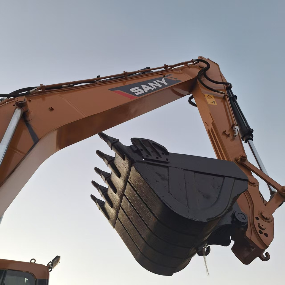 Used SANY 215c Excavator - Ekskavator me zinxhirë: foto 4 Used SANY 215c Excavator - Ekskavator me zinxhirë: foto 4