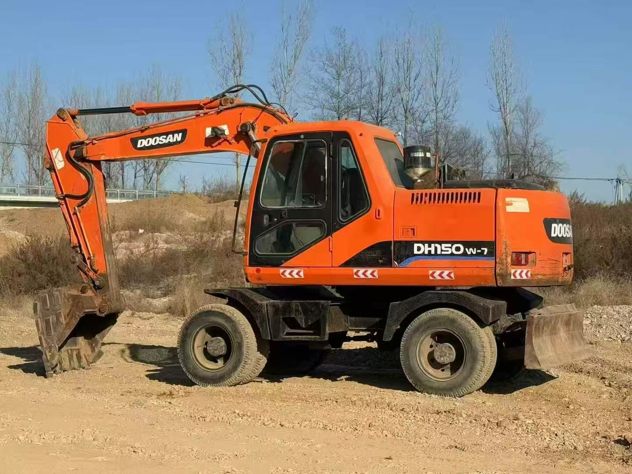 Doosan Doosan dh150w-7 wheel excavator - Ekskavator me goma: foto 2 Doosan Doosan dh150w-7 wheel excavator - Ekskavator me goma: foto 2
