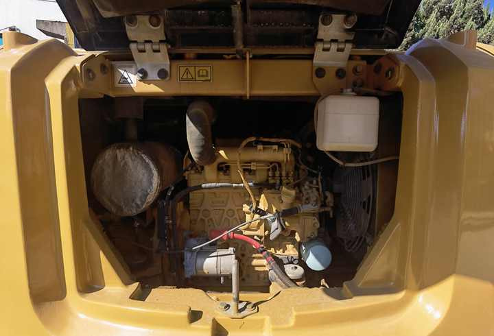 Hot sale earth moving used mini excavator CAT 305.5E2 with nice condition in stock - Ekskavator me zinxhirë: foto 5 Hot sale earth moving used mini excavator CAT 305.5E2 with nice condition in stock - Ekskavator me zinxhirë: foto 5