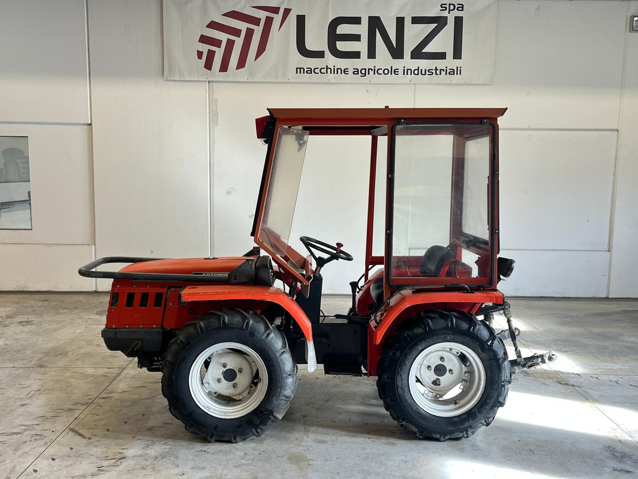 ANTONIO CARRARO TIGRONE 4000 - Traktor: foto 1 ANTONIO CARRARO TIGRONE 4000 - Traktor: foto 1