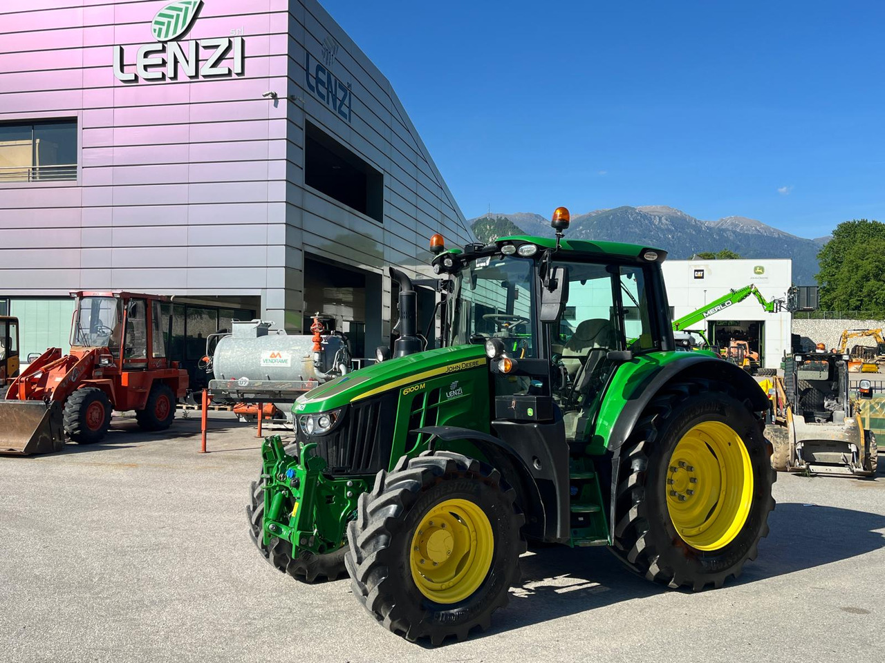 TRATTORE JOHN DEERE 6100M - Traktor: foto 1 TRATTORE JOHN DEERE 6100M - Traktor: foto 1