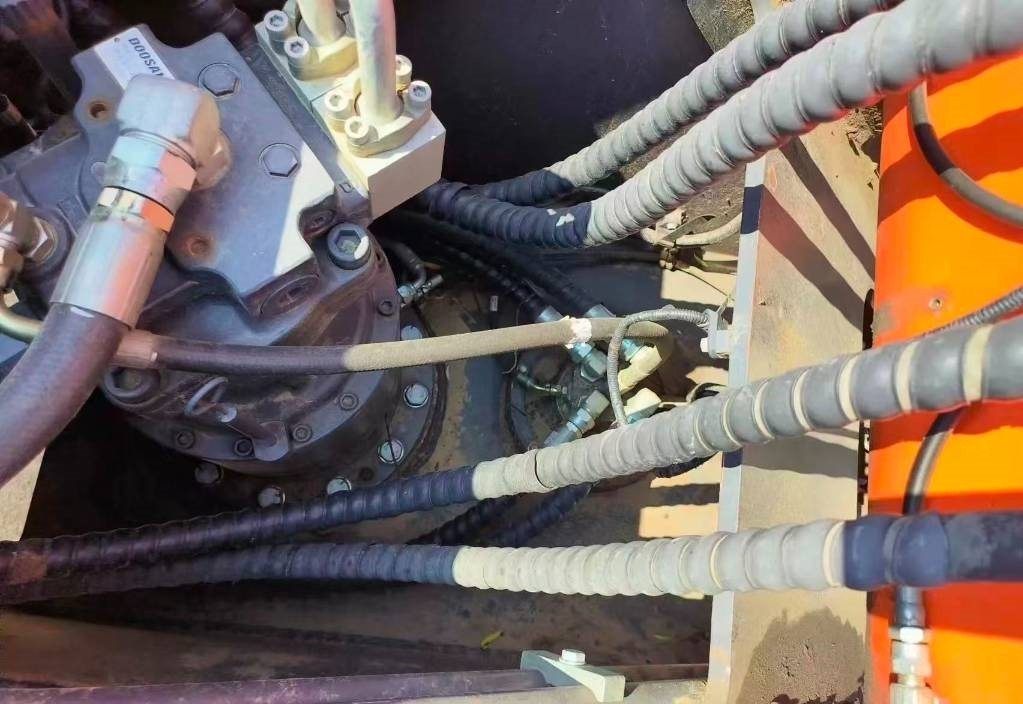 Doosan DX 200 - Ekskavator me zinxhirë: foto 4 Doosan DX 200 - Ekskavator me zinxhirë: foto 4