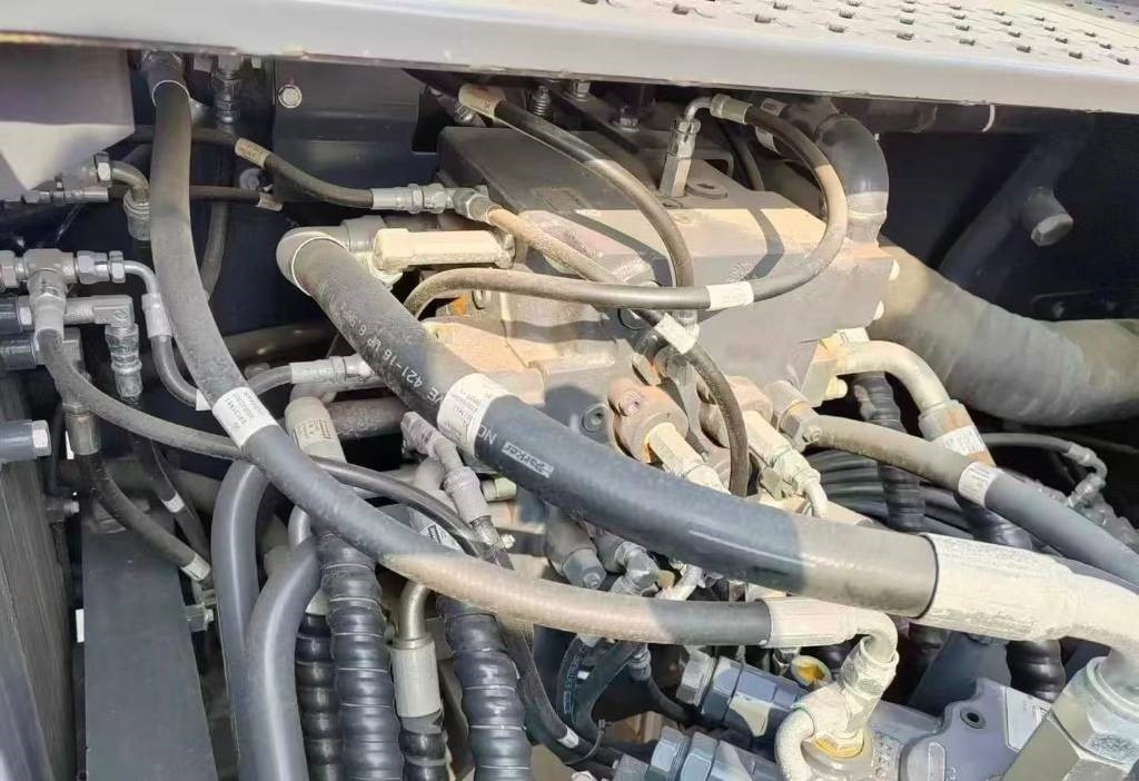 Doosan DX 220 - Ekskavator me zinxhirë: foto 4 Doosan DX 220 - Ekskavator me zinxhirë: foto 4