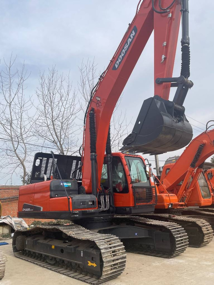 Doosan DX 225 - Ekskavator me zinxhirë: foto 1 Doosan DX 225 - Ekskavator me zinxhirë: foto 1