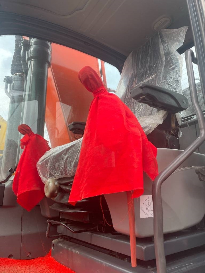 Doosan DX 225 - Ekskavator me zinxhirë: foto 2 Doosan DX 225 - Ekskavator me zinxhirë: foto 2