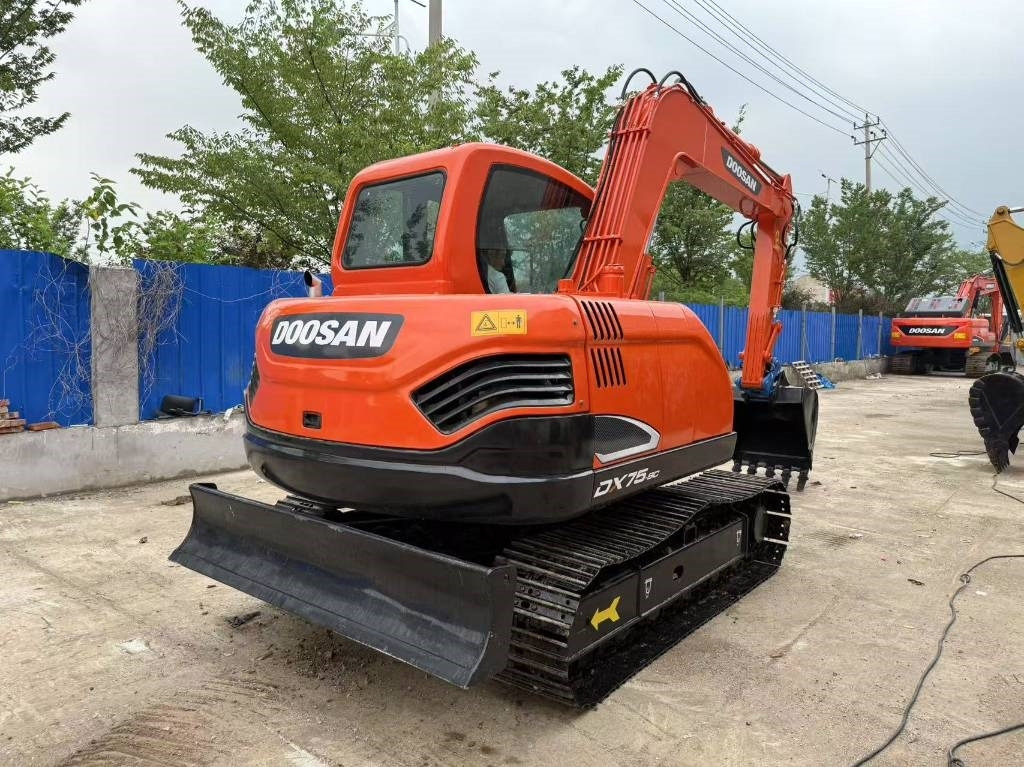 Doosan DX 75 - Ekskavator me zinxhirë: foto 5 Doosan DX 75 - Ekskavator me zinxhirë: foto 5