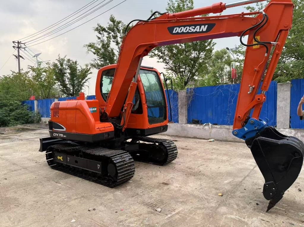 Doosan DX 75 - Ekskavator me zinxhirë: foto 4 Doosan DX 75 - Ekskavator me zinxhirë: foto 4