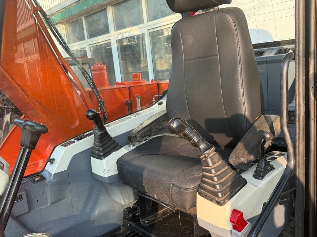 Doosan DX 75 - Ekskavator me zinxhirë: foto 2 Doosan DX 75 - Ekskavator me zinxhirë: foto 2