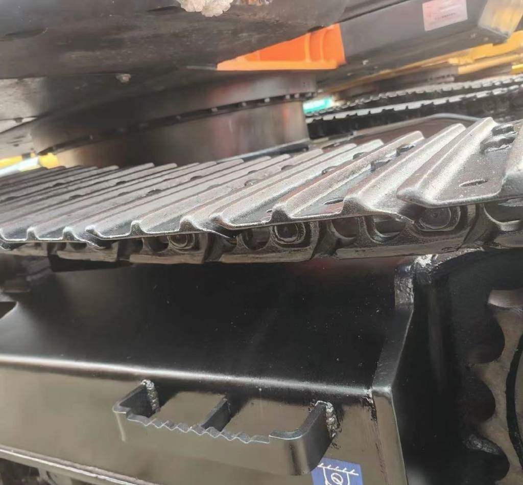 Ekskavator me zinxhirë Hitachi 135US: foto 7 Ekskavator me zinxhirë Hitachi 135US: foto 7