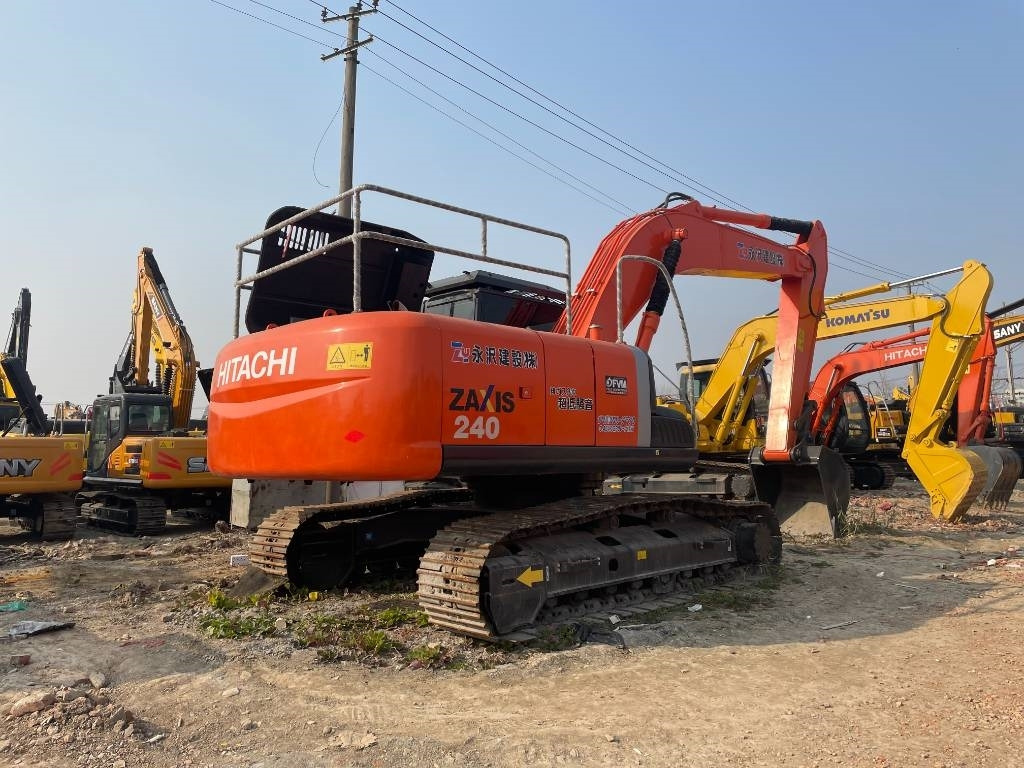 Hitachi ZX 240  - Ekskavator me zinxhirë: foto 1 Hitachi ZX 240  - Ekskavator me zinxhirë: foto 1