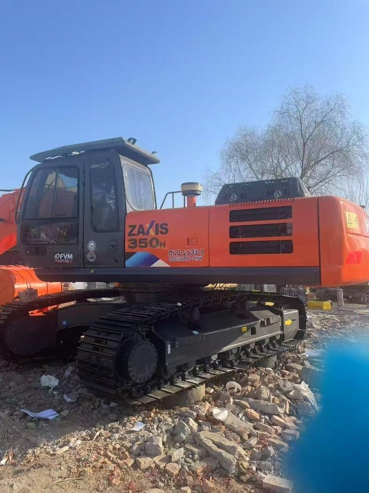 Hitachi ZX 350 - Ekskavator me zinxhirë: foto 3 Hitachi ZX 350 - Ekskavator me zinxhirë: foto 3