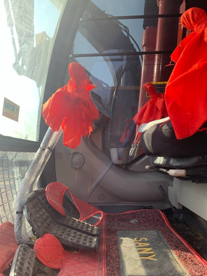 Hitachi Zaxis 200 LC - Ekskavator me zinxhirë: foto 4 Hitachi Zaxis 200 LC - Ekskavator me zinxhirë: foto 4