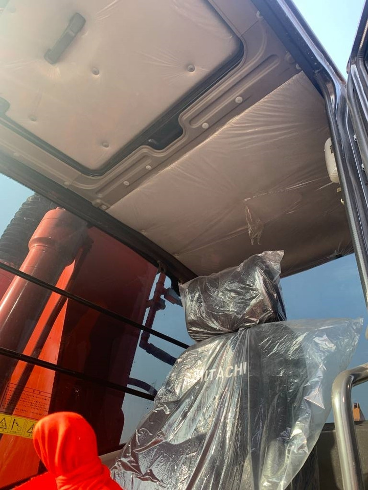 Hitachi Zaxis 200 LC - Ekskavator me zinxhirë: foto 3 Hitachi Zaxis 200 LC - Ekskavator me zinxhirë: foto 3