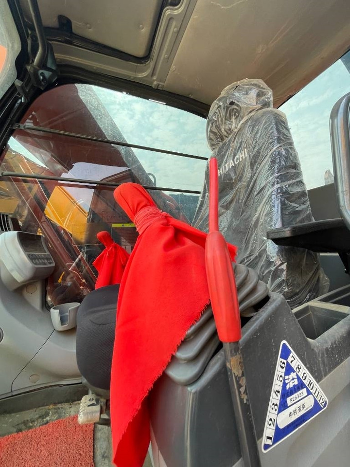 Hitachi Zaxis 200 LC - Ekskavator me zinxhirë: foto 5 Hitachi Zaxis 200 LC - Ekskavator me zinxhirë: foto 5