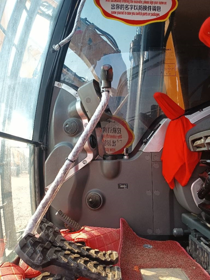Hyundai 220-9S  - Ekskavator me zinxhirë: foto 4 Hyundai 220-9S  - Ekskavator me zinxhirë: foto 4