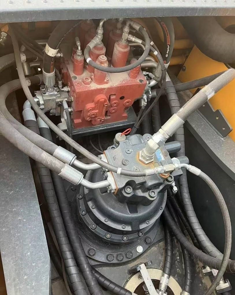 Hyundai 305LC - Ekskavator me zinxhirë: foto 5 Hyundai 305LC - Ekskavator me zinxhirë: foto 5