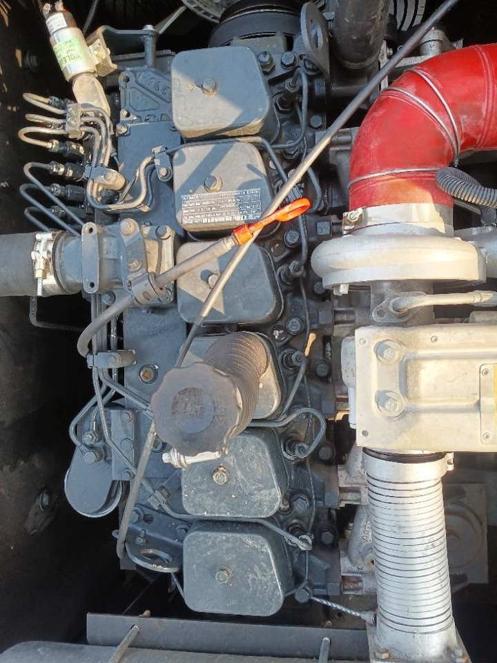 Hyundai R 220-9 S - Ekskavator me zinxhirë: foto 3 Hyundai R 220-9 S - Ekskavator me zinxhirë: foto 3